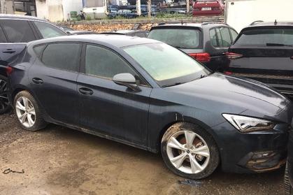 Compra y venta de coches rotos.