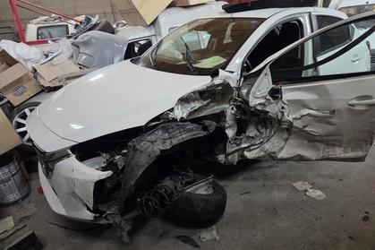 Compra y venta de coches rotos.