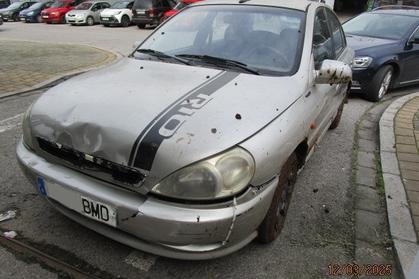 Compra y venta de coches rotos.