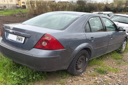 Compra y venta de coches rotos.