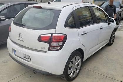 Compra y venta de coches rotos.