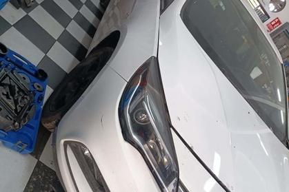 Compra y venta de coches rotos.