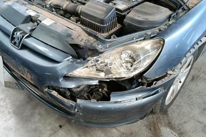 Compra y venta de coches rotos.