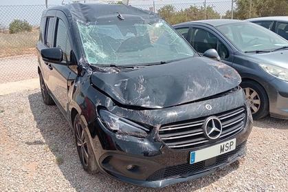 Compra y venta de coches rotos.
