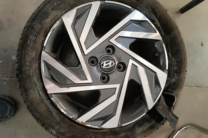 Compra y venta de coches rotos.