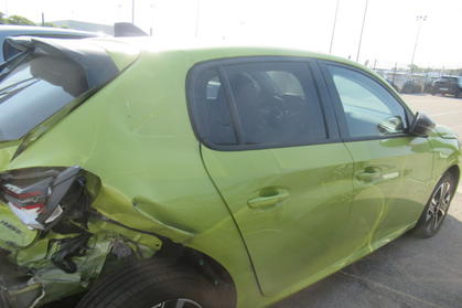 Compra y venta de coches rotos.