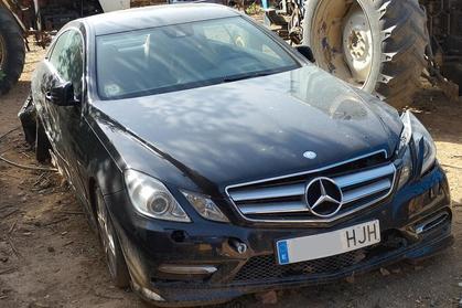 Compra y venta de coches rotos.