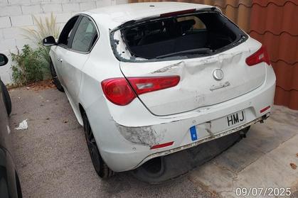 Compra y venta de coches rotos.