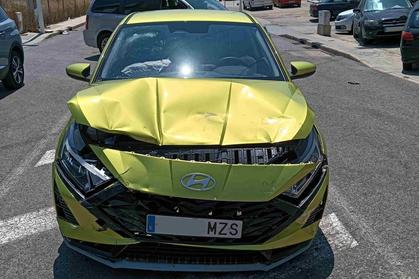 Compra y venta de coches rotos.