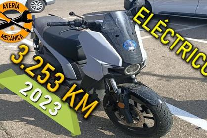 Compra y venta de coches rotos.