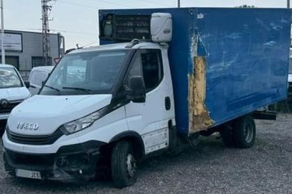 Compra y venta de coches rotos.