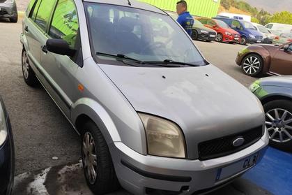 FORD FUSION accidentado en venta