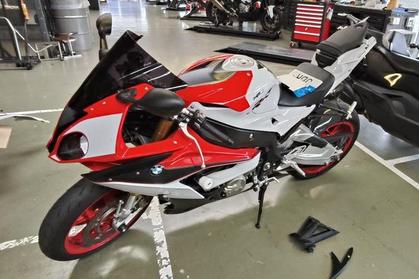 Compra y venta de coches rotos.