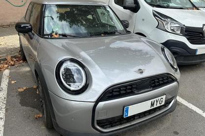 Compra y venta de coches rotos.