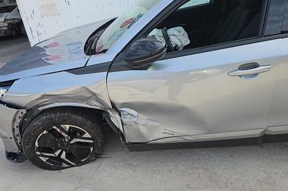 Compra y venta de coches rotos.
